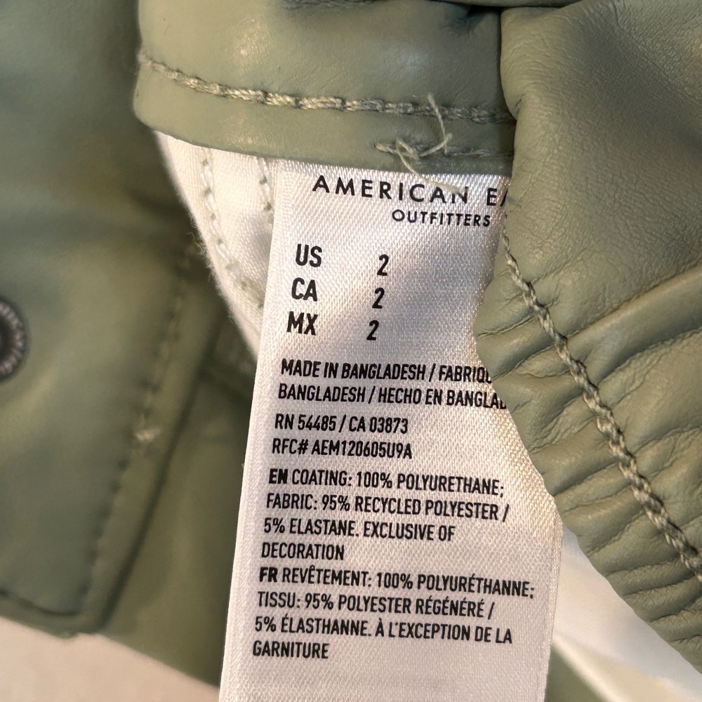 American Eagle Sage Green Faux Leather High Rise Trouser Shorts Size 2 Stretch - Picture 4 of 9